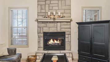 Condo, Multiple Beds, Patio, Garden View (Silver Dollar Hideaway) | Interior