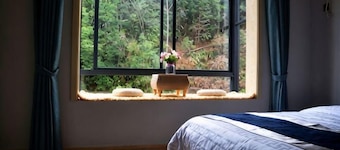 Huashu Theme Inn