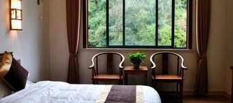 Huashu Theme Inn