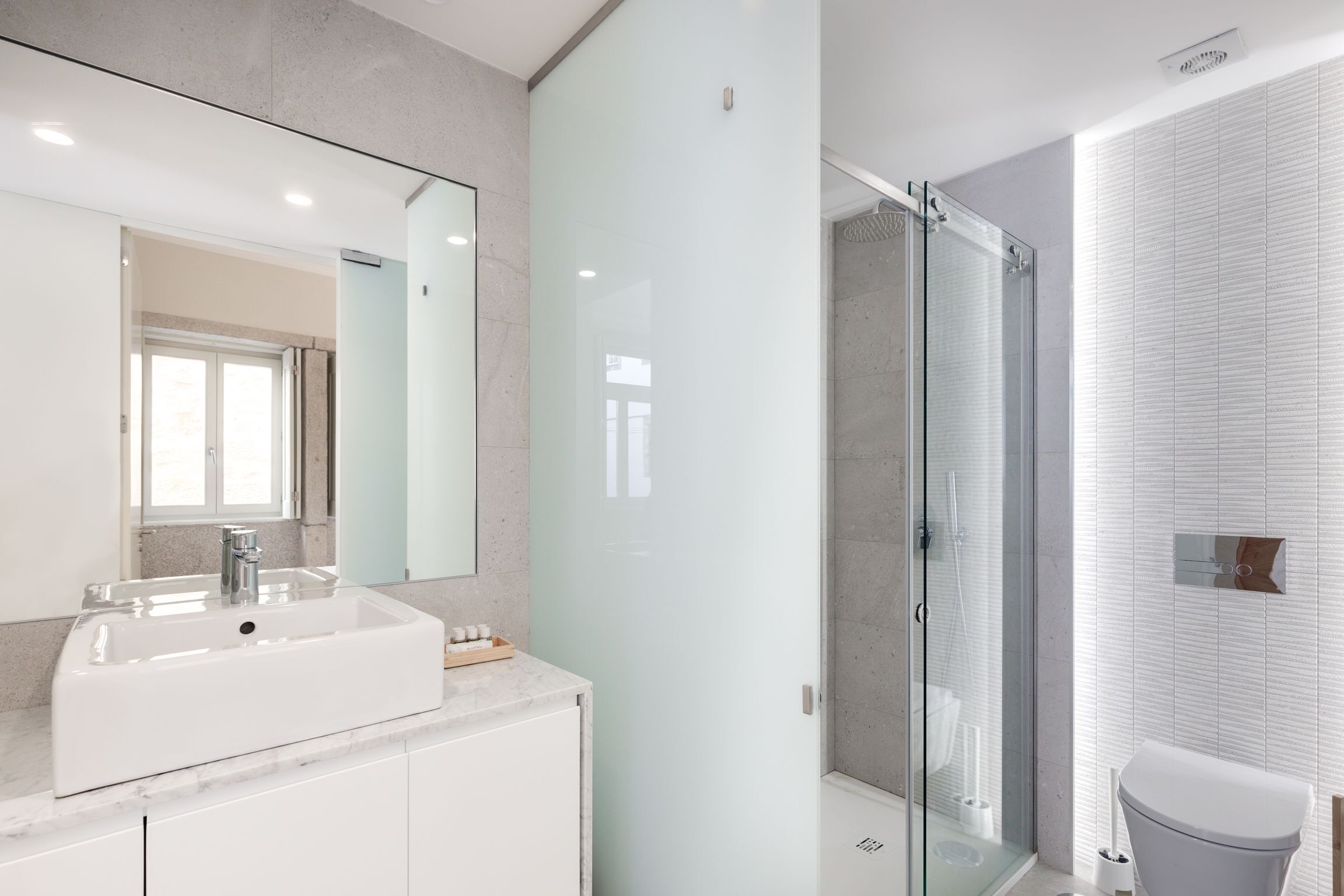 City Apartment | Bathroom