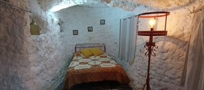 1 dormitori, habitacions insonoritzades i planxa i posts de planxar