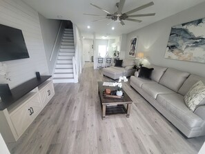 TV connectée, baby-foot, écrans d'ordinateur, imprimantes