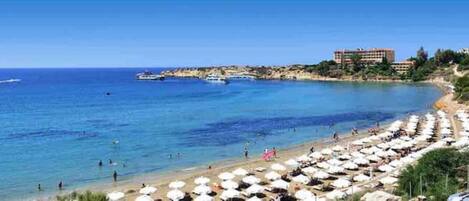 Una playa cerca