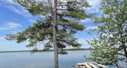 Jordan Bay Getaway Limit 8 3 Bedroom Home by RedAwning