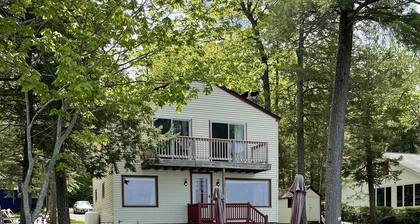 Jordan Bay Getaway Limit 8 3 Bedroom Home by RedAwning