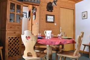 Dining - 150m from shops, 4th floor, balcony, ski locker, 41m², Méribel (Méribel - Les Allues)