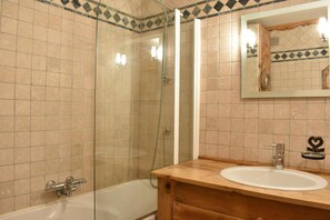 Bathroom - 150m from shops, 4th floor, balcony, ski locker, 41m², Méribel (Méribel - Les Allues)