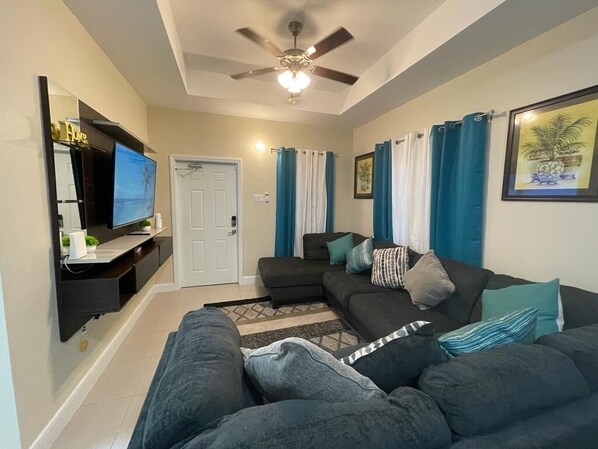 Smart-TV, Tischtennisplatte