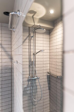 Executive Double Room | Bathroom