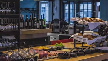 Morgenmadsbuffet hver dag (17 EUR pr. person)