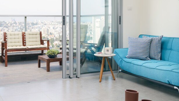 Deluxe Apartment | Living area - Deluxe & Terrace with City Overview by FeelHome (Holon)