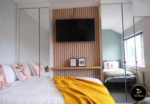 3 bedrooms, WiFi, bed sheets