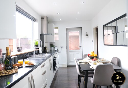 Bee Stays- Northway House