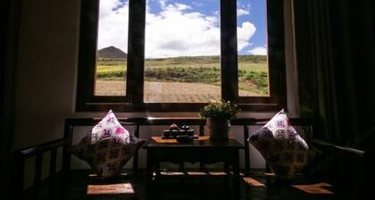 Lotus Folk Camp Shangri-La Store