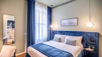 Deluxe Double Room | Hypo-allergenic bedding, minibar, in-room safe, desk