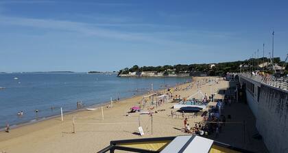 T2 Duplex *** cosy et lumineux de 26 m2, avec une petite vue mer Ă 400 m, pour 2