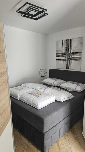 1 bedroom, free WiFi, bed sheets