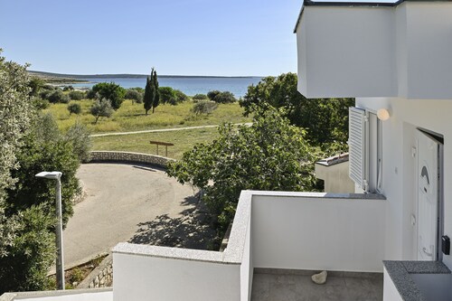 One-bedroom Apartment Close to the Beach