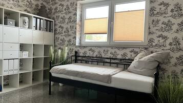 3 bedrooms, desk, iron/ironing board, WiFi