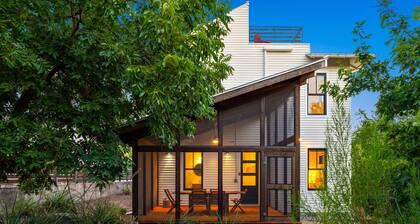 Rooftop Deck 5 Mins to Downtown