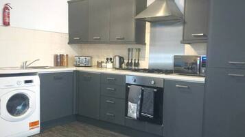 Fridge, oven, stovetop