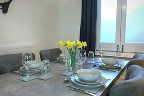 Dining - Stylish Apartment in City Centre with Parking (Preston)