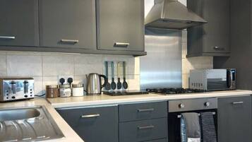 Fridge, oven, stovetop