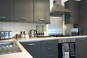 Fridge, oven, stovetop