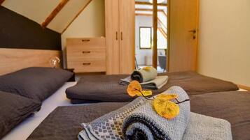 House (Two Bedroom Holiday Home with Terrace) | 2 bedrooms, cribs/infant beds