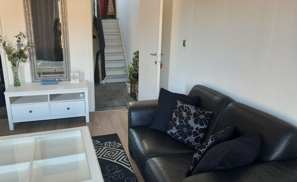 Living area - Spacy and Comfey Apartment in Antwerp Belgium (Antwerp)