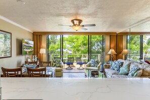 Condo, Multiple Beds, Hot Tub, Ocean View | Living area
