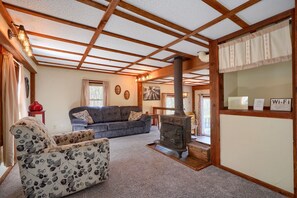 TV, fireplace, DVD player, books