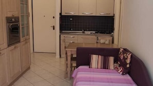 Apartment | Living area | 32-inch flat-screen TV with digital channels, TV - Baia Celeste (Imperia)