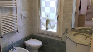 Apartment | Bathroom | Shower, hair dryer, bidet - Baia Celeste (Imperia)