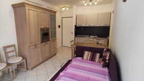 Apartment | Private kitchenette | Fridge, oven, stovetop, electric kettle - Baia Celeste (Imperia)