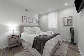 2 bedrooms, desk, WiFi, bed sheets - Cozy Pinehurst 2BR Apartment w/3 Beds • Across from Pinehurst #6 • Firepit

 (Pinehurst)