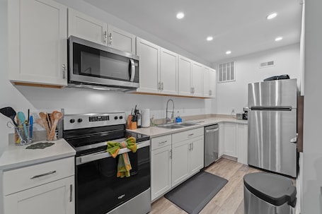 Fridge, microwave, oven, stovetop. Cozy Pinehurst 2BR Apartment w/3 Beds • Across from Pinehurst #6 • Firepit