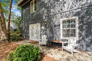 Terrace/patio - Cozy Pinehurst 2BR Apartment w/3 Beds • Across from Pinehurst #6 • Firepit

 (Pinehurst)