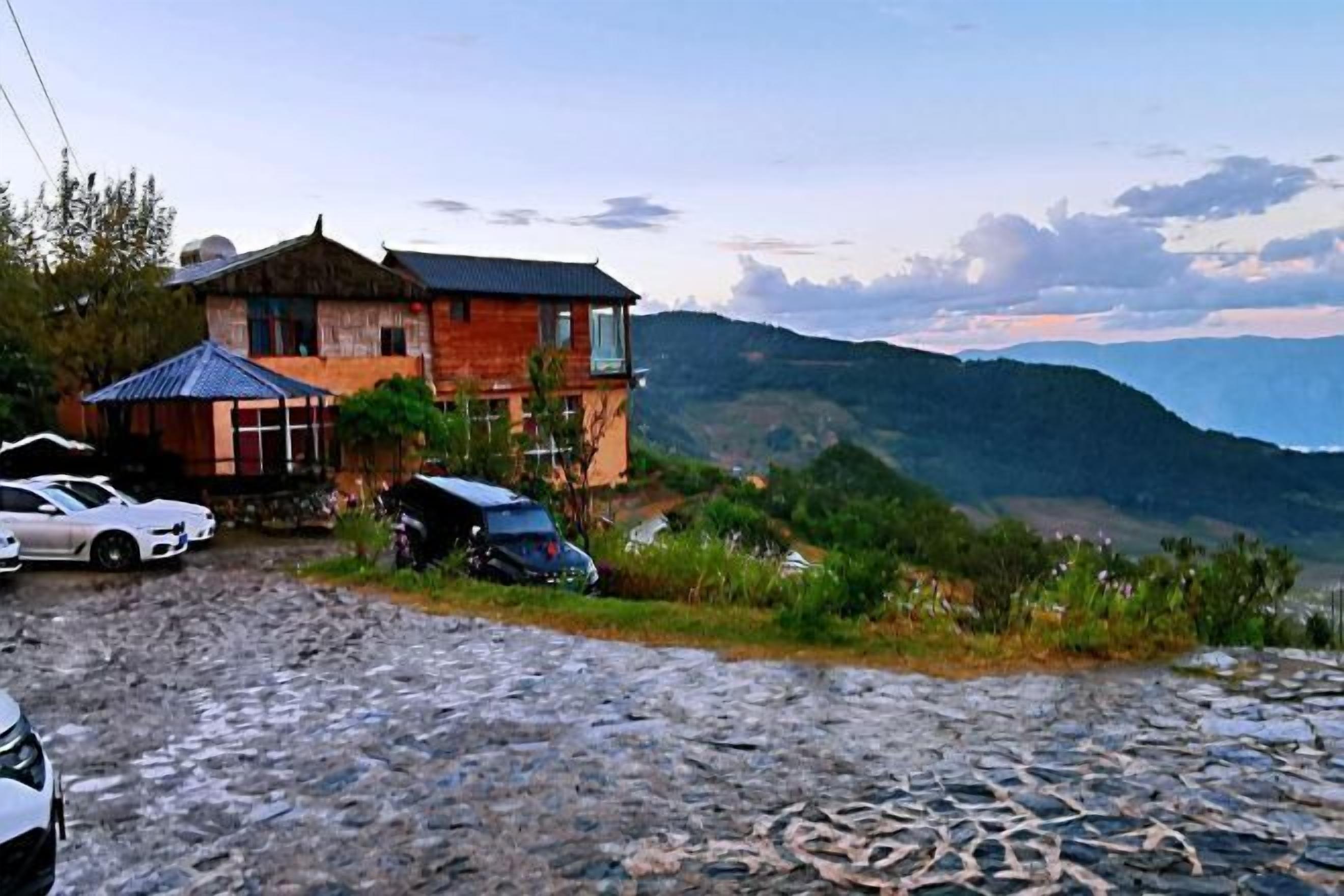 المنطقة المحيطة بالمنشأة