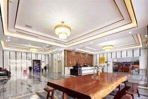 Lobby-lounge