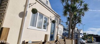 Salty Breeze is just 160m from the golden sands of Preston Beach, Paignton.