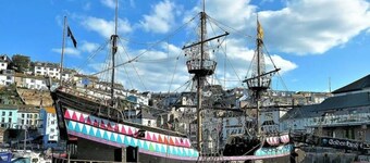 Salty Breeze is just 160m from the golden sands of Preston Beach, Paignton.