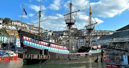 Salty Breeze is just 160m from the golden sands of Preston Beach, Paignton