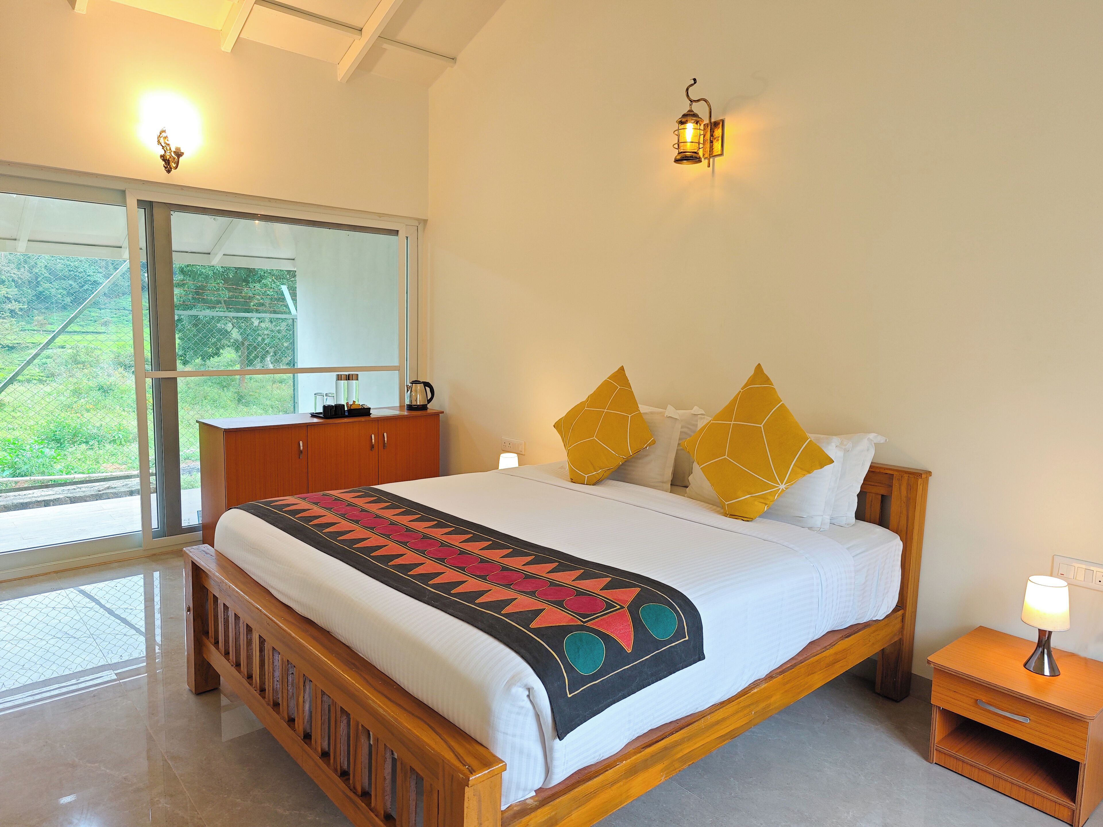 In-room safe, soundproofing, iron/ironing board, free WiFi