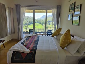 In-room safe, soundproofing, iron/ironing board, free WiFi