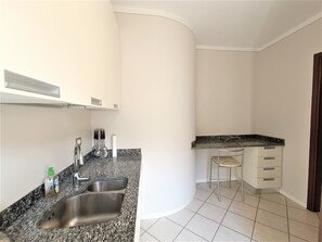 Apartment | Eigene Küche | Großer Kühlschrank, Mikrowelle, Ofen, Geschirrspüler