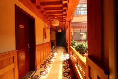 Norbu Serwo Hotel