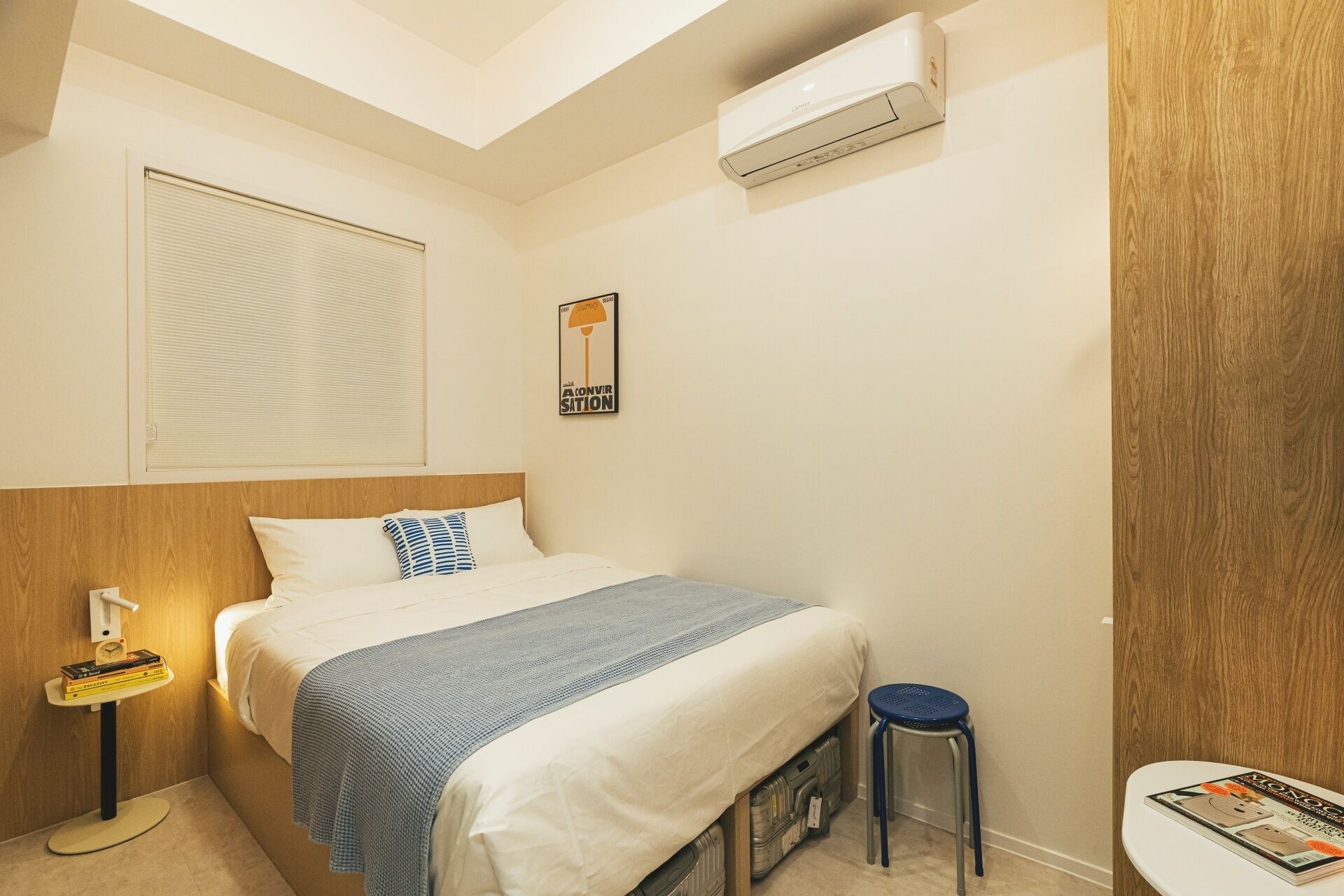 Desk, laptop workspace, free WiFi, bed sheets