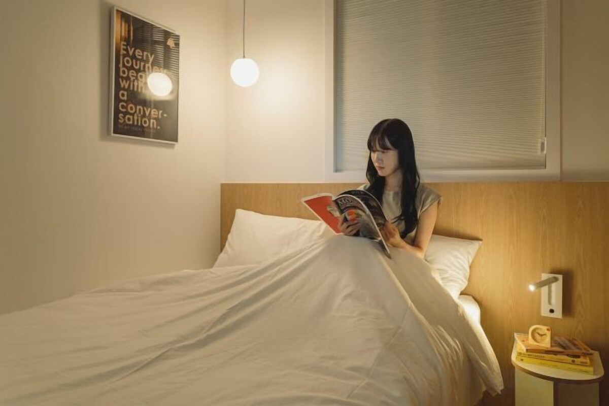 Desk, laptop workspace, WiFi (free), bed sheets