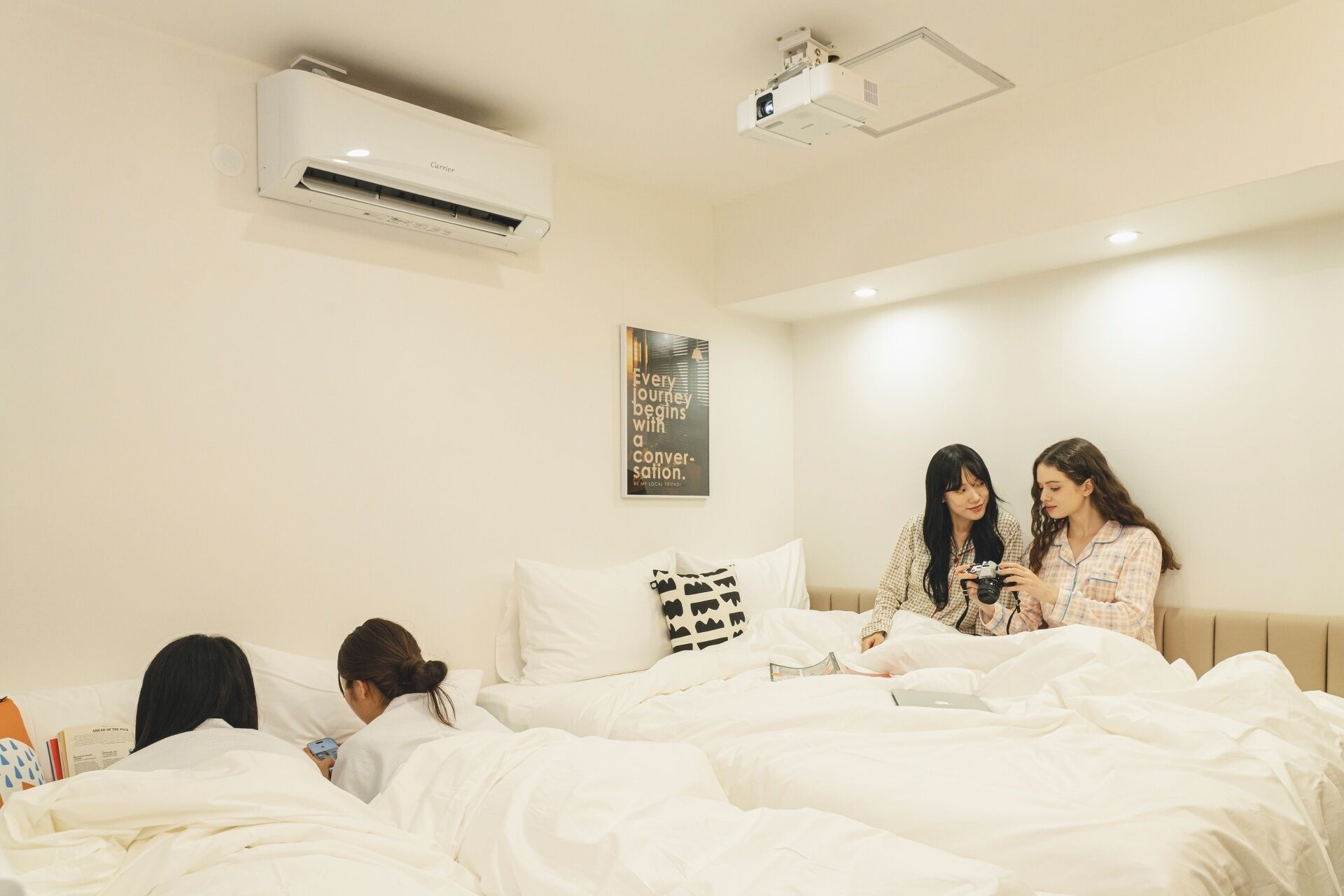 Movie and Singing Room | 書桌、筆電工作空間、免費無線上網、床單